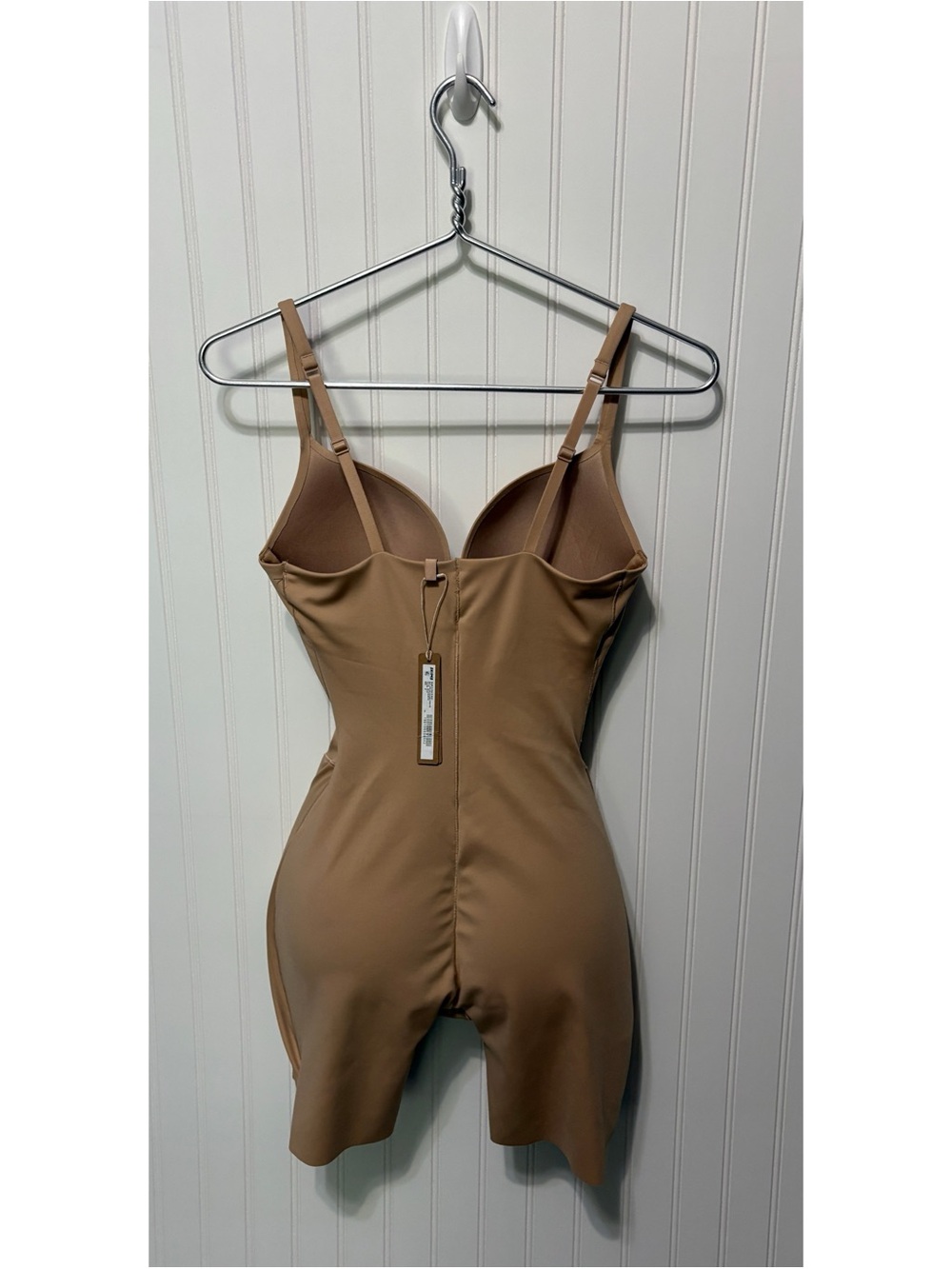 SKIMS Ultimate Body Butt & Hip Enhancing Bodysuit Clay Size Medium New With Tags - Picture 2 of 4
